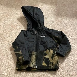 Columbia toddler fleece jacket size 12-18 month. Black and camo.